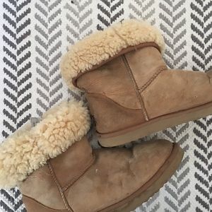 Classic short UGG boots in Chestnut color